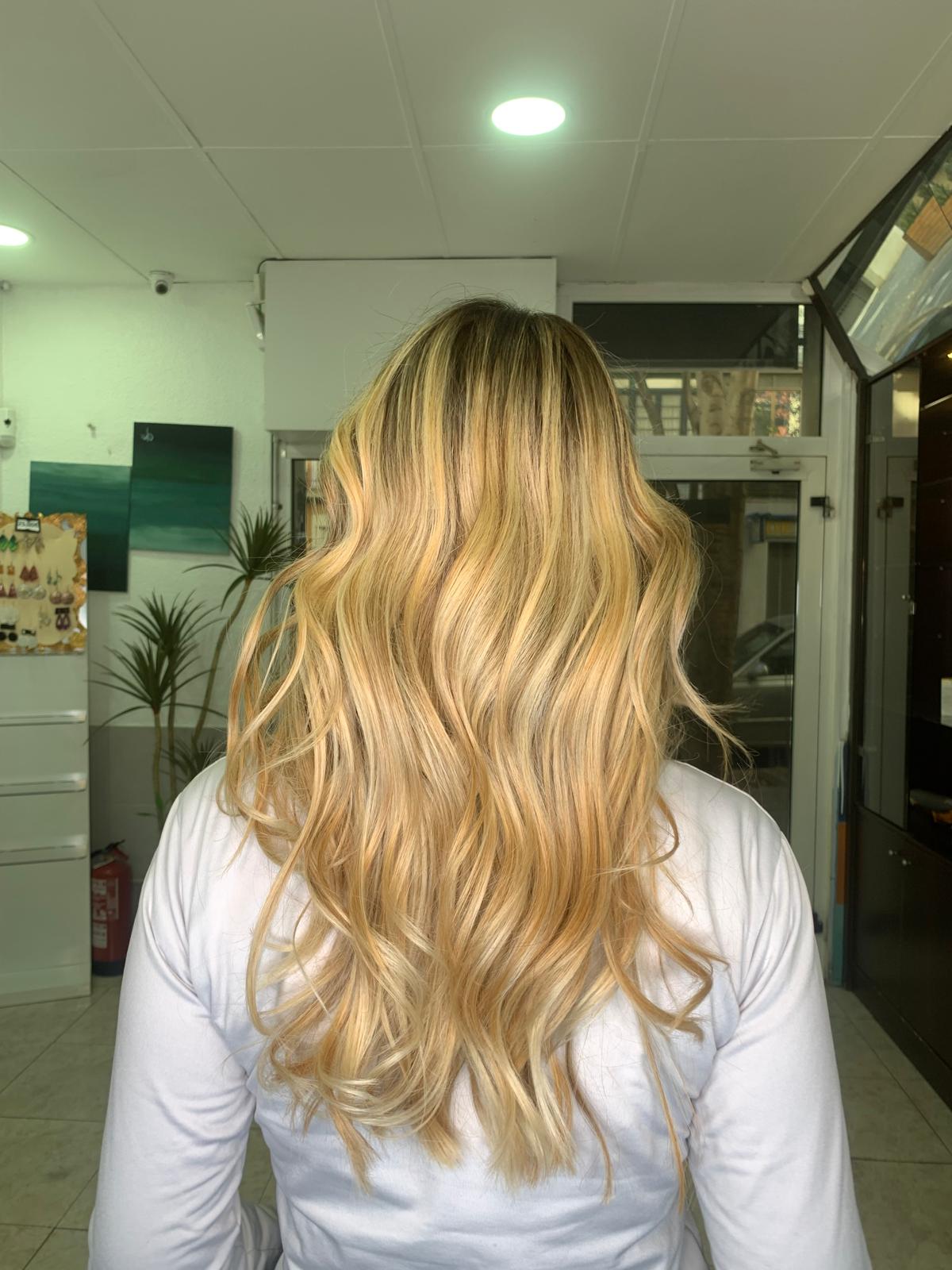 Rubia ondas en D'Raggio Estilistas Barcelona